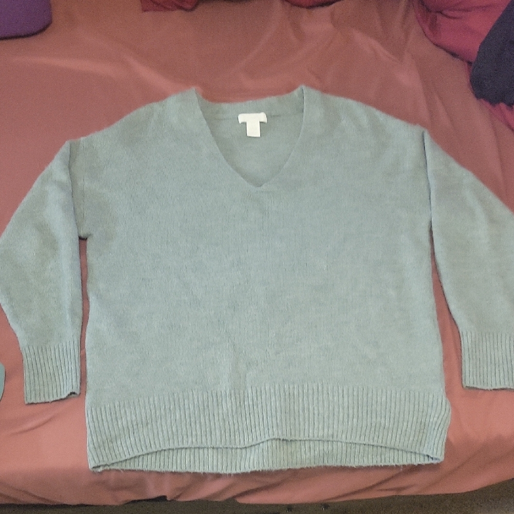 H&M Light Green V-Neck Sweater